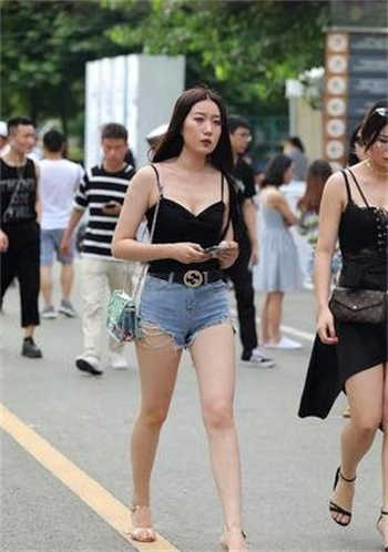 比较色的动漫情侣头像