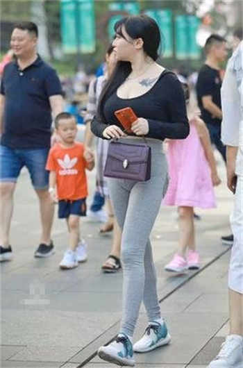 两男一女怎么打扑克