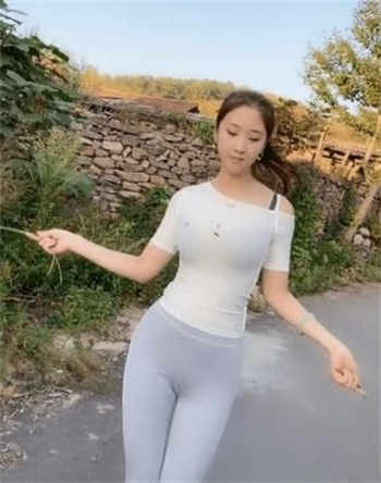 被洗衣机卡住的室友麻豆