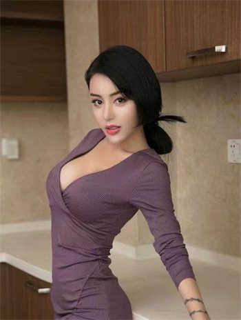 在摇晃的电动车实习