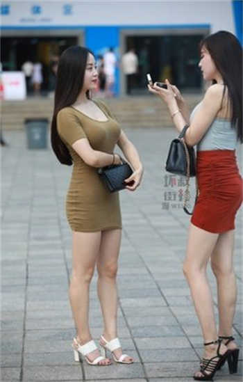 揉胸激烈吻戏的视频