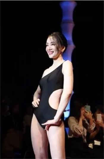 戴蝴蝶面具的娇妻