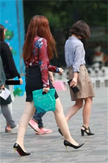 电梯里打扑克