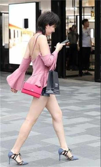 爱婷哥吃瓜取水
