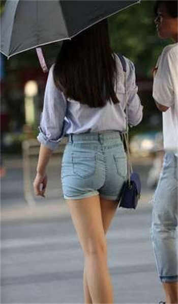 保险公司的女销售员