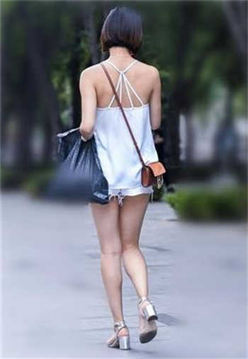 和女友闺蜜打麻将